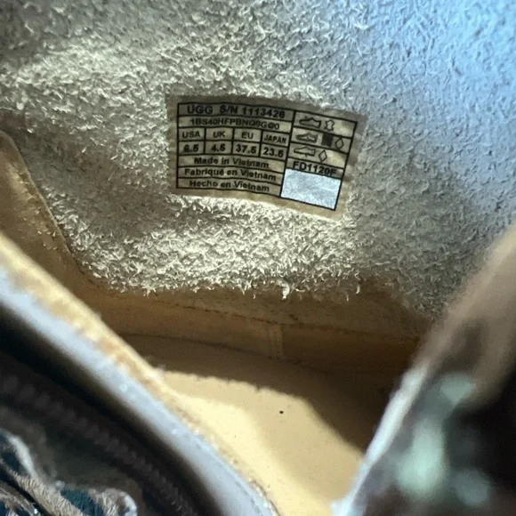 UGG Kingsbury Leopard Bootie - Picture 8 of 8